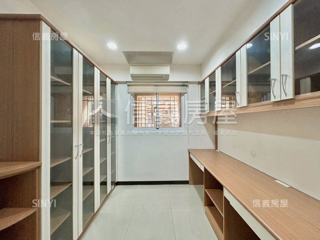 美學苑四房平面車位房屋室內格局與周邊環境