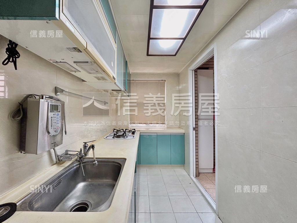 美學苑四房平面車位房屋室內格局與周邊環境