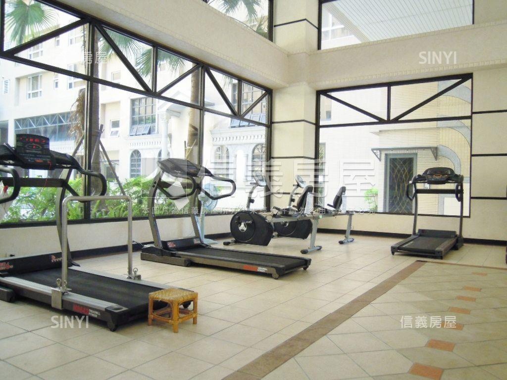 美學苑四房平面車位房屋室內格局與周邊環境