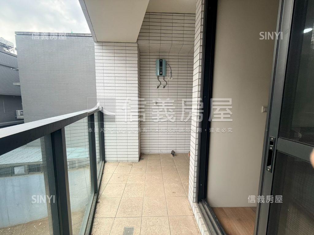 北屯輕屋齡電梯２房附車位房屋室內格局與周邊環境