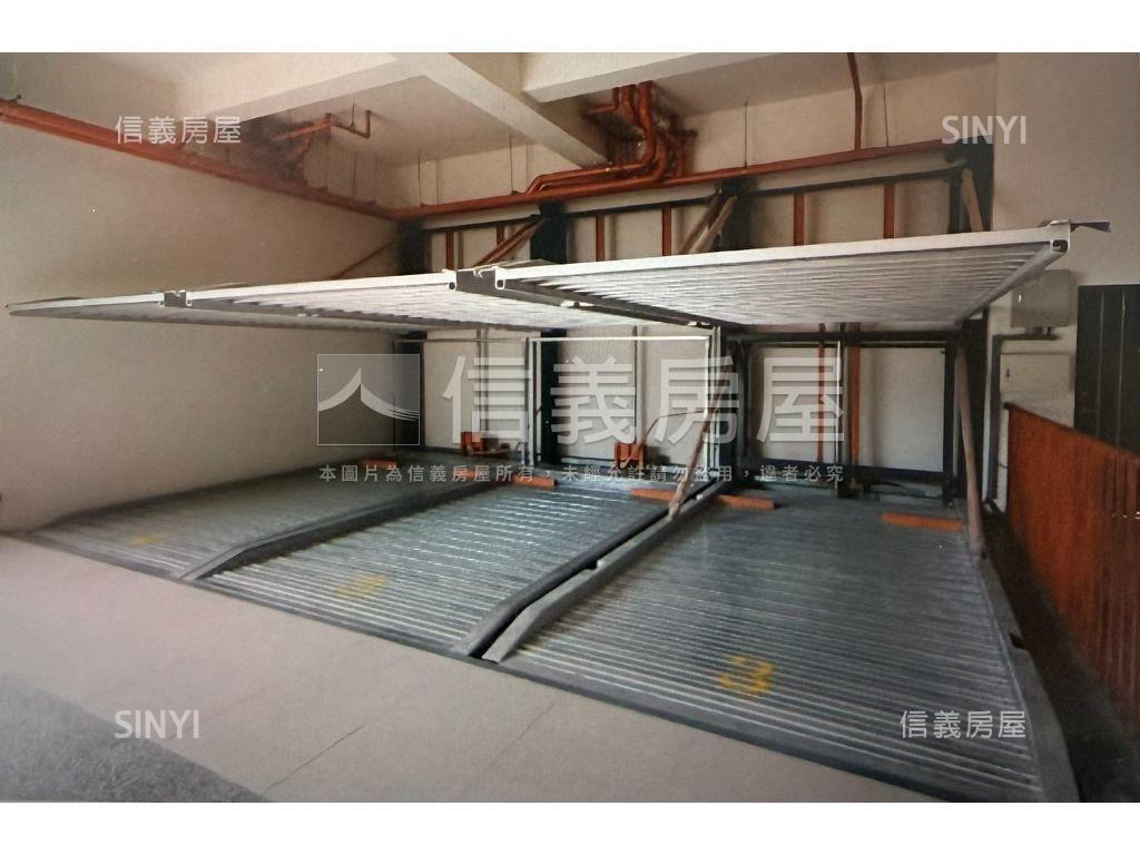 北屯輕屋齡電梯２房附車位房屋室內格局與周邊環境