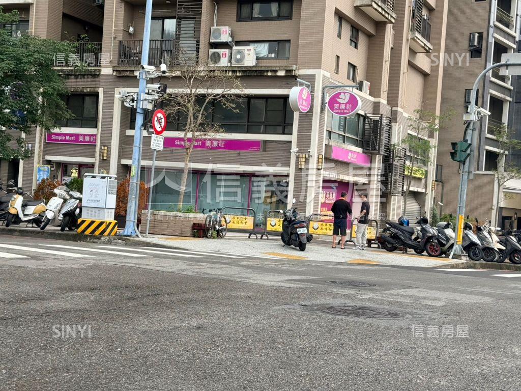 北屯輕屋齡電梯２房附車位房屋室內格局與周邊環境