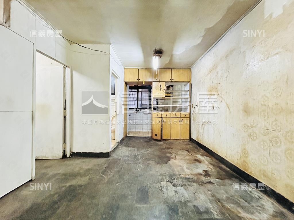 近捷運站公寓３樓房屋室內格局與周邊環境