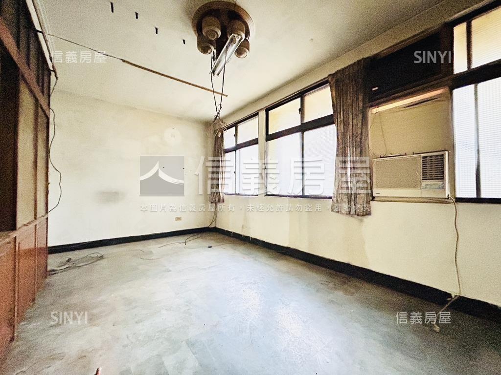 近捷運站公寓３樓房屋室內格局與周邊環境