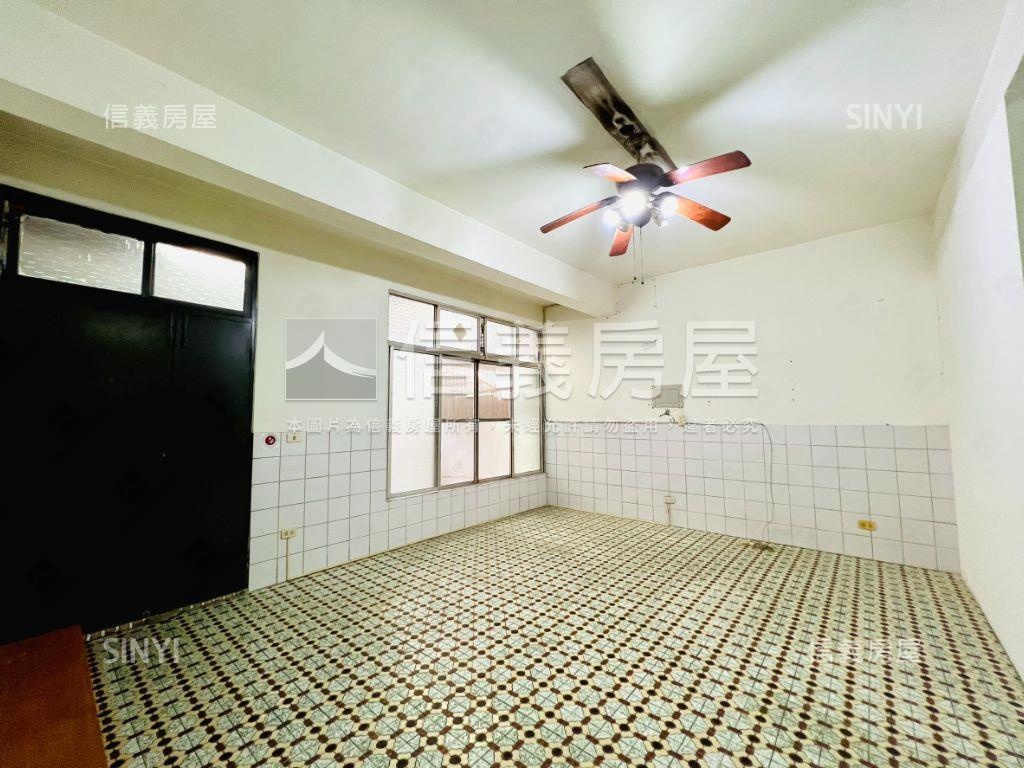 近海佃蛋黃商圈ＤＩＹ透天房屋室內格局與周邊環境