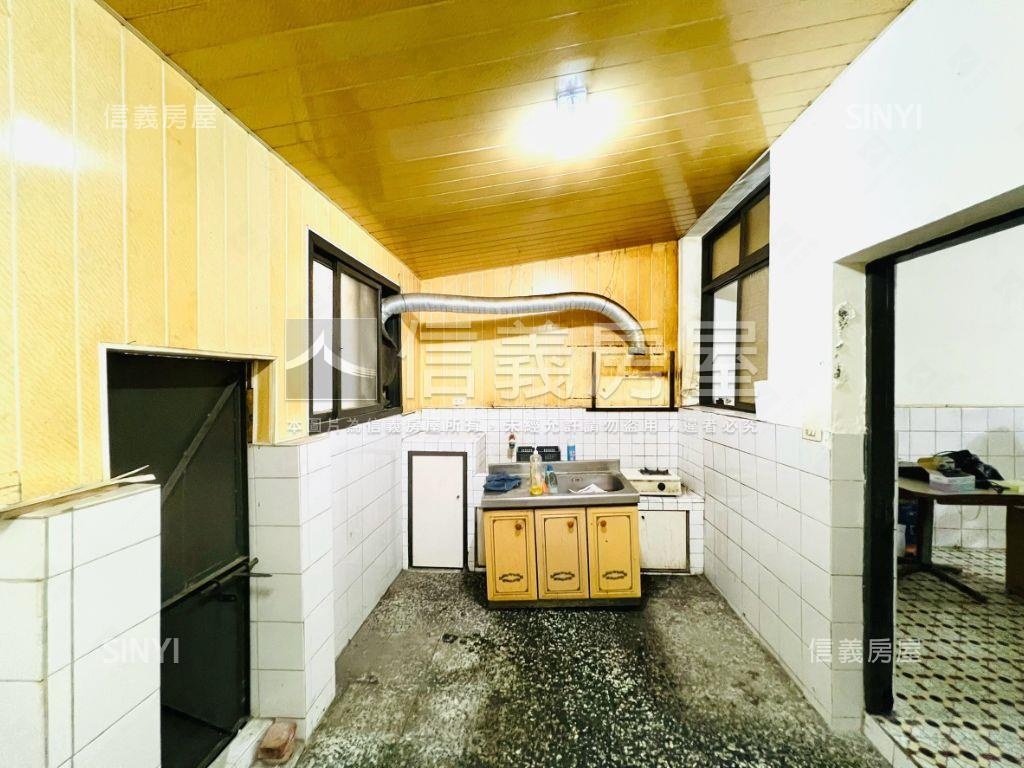 近海佃蛋黃商圈ＤＩＹ透天房屋室內格局與周邊環境