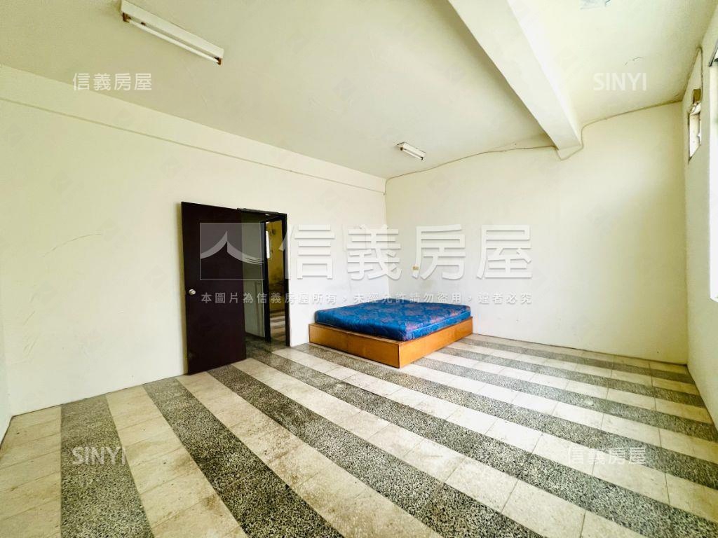 近海佃蛋黃商圈ＤＩＹ透天房屋室內格局與周邊環境