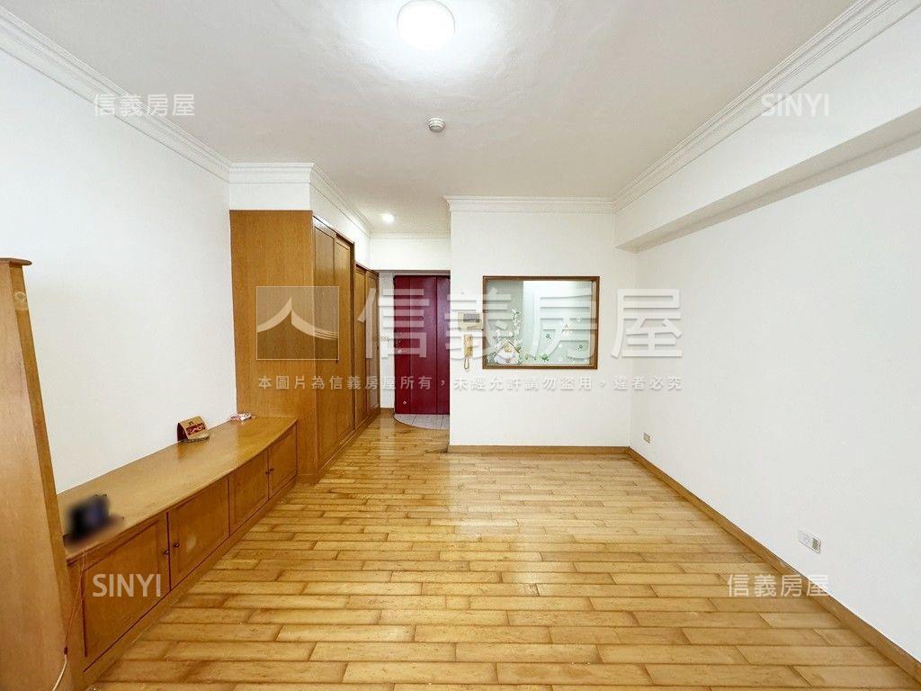 近Ｒ１５高樓採光學區套房房屋室內格局與周邊環境