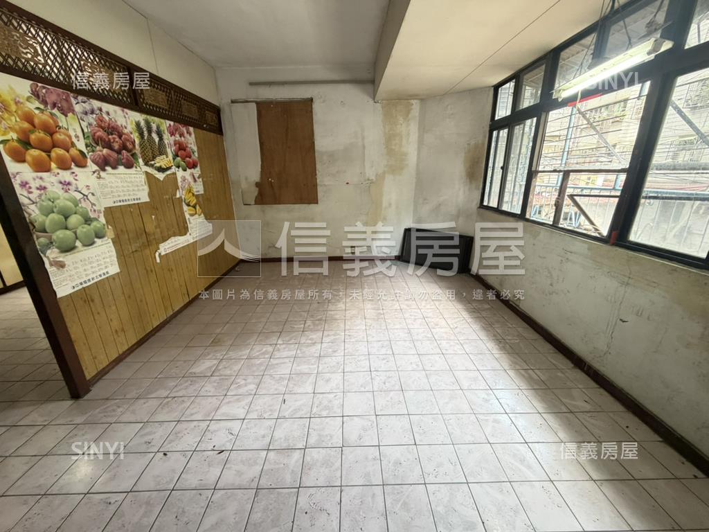 延吉街邊間二樓房屋室內格局與周邊環境