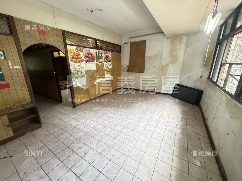 延吉街邊間二樓房屋室內格局與周邊環境