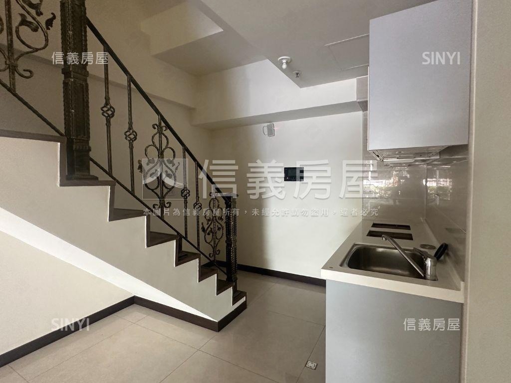 日勝挑高店面房屋室內格局與周邊環境