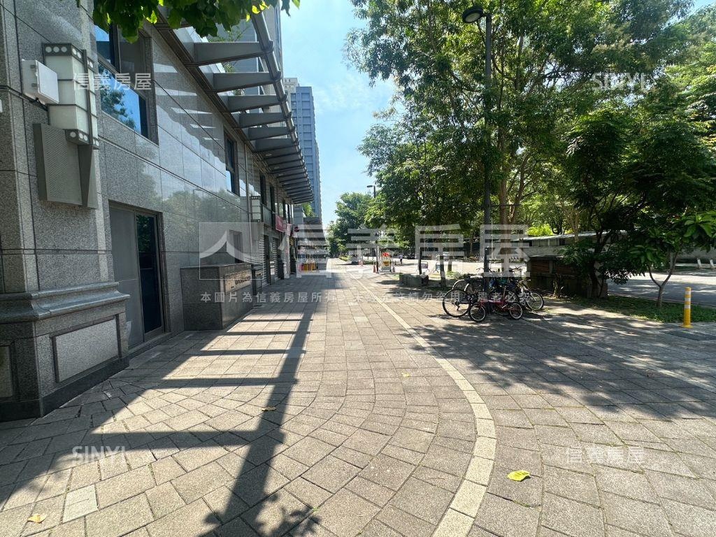 日勝挑高店面房屋室內格局與周邊環境