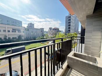 陽光下的夢想三房露臺