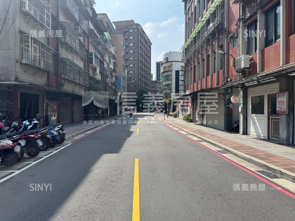 正吳鳳路江翠住辦一樓房屋室內格局與周邊環境