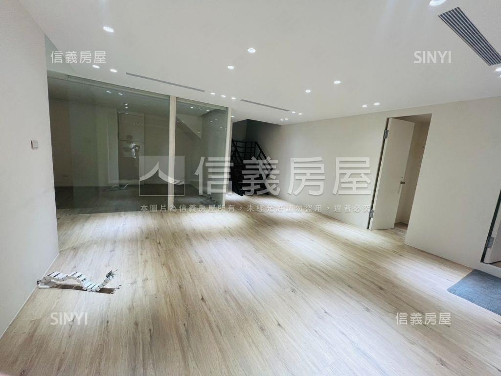 近十四張湯泉二期金店面房屋室內格局與周邊環境
