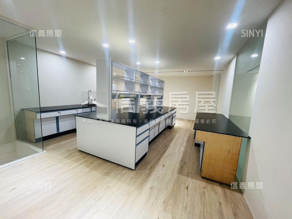 近十四張湯泉二期金店面房屋室內格局與周邊環境