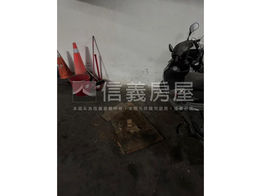 天母山景大四房車位房屋室內格局與周邊環境