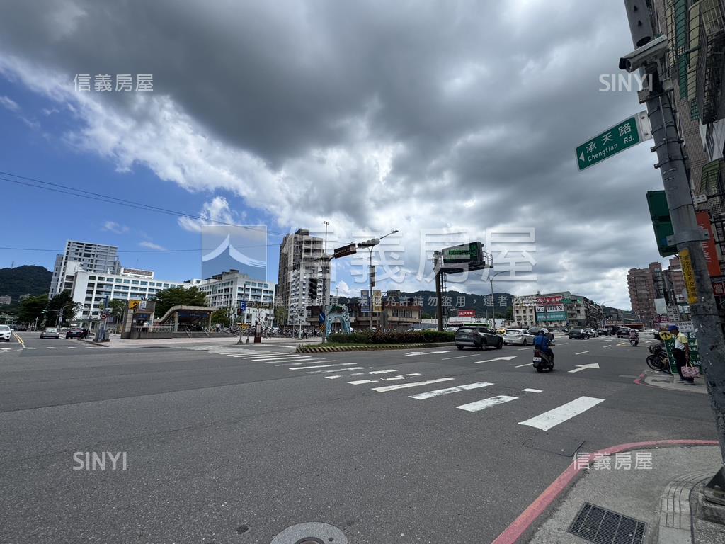 天母山景大四房車位房屋室內格局與周邊環境