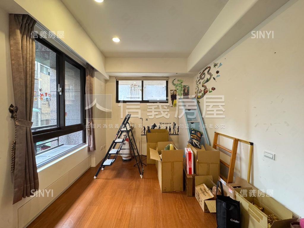 友座２房附車位房屋室內格局與周邊環境