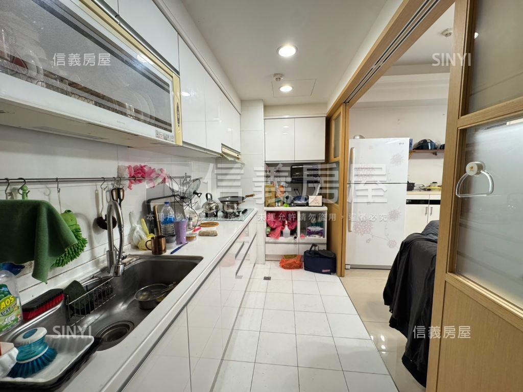 友座２房附車位房屋室內格局與周邊環境