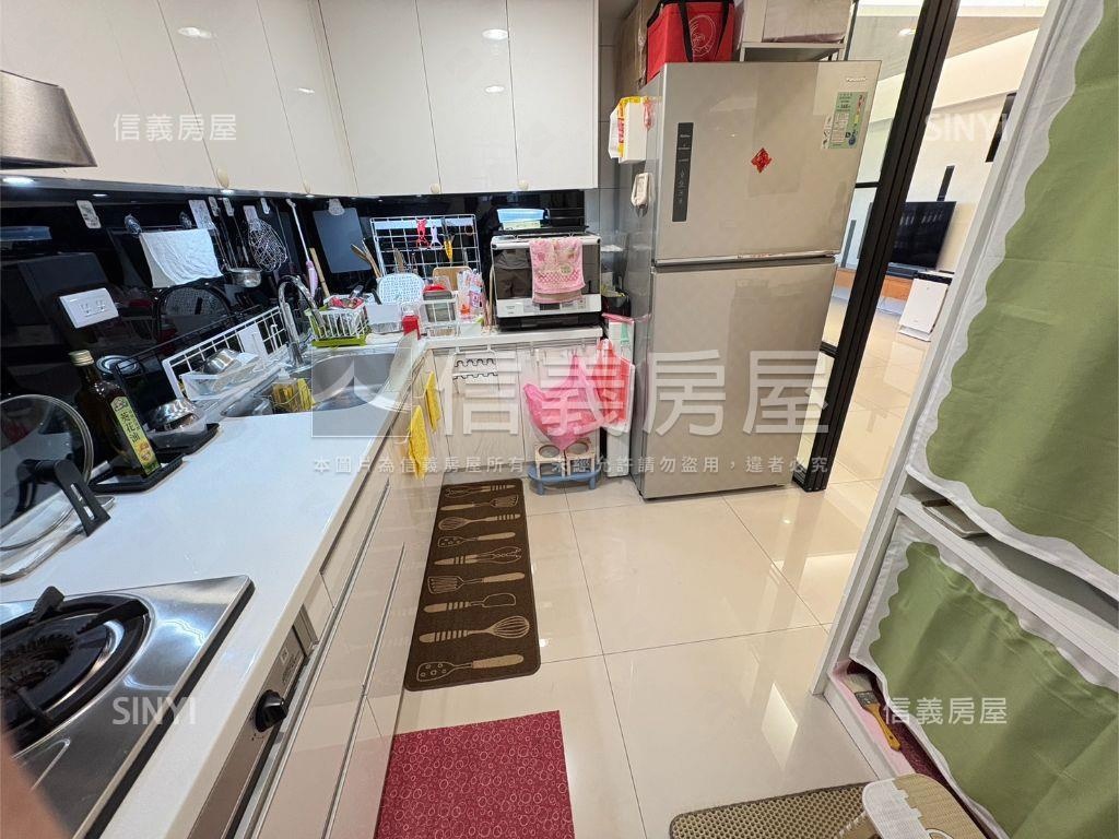 專任公園景質感四房雙車位房屋室內格局與周邊環境