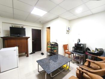 低總管理電梯兩房大空間