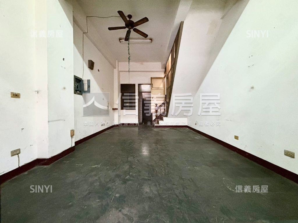 近楠梓車站熱鬧金店面房屋室內格局與周邊環境