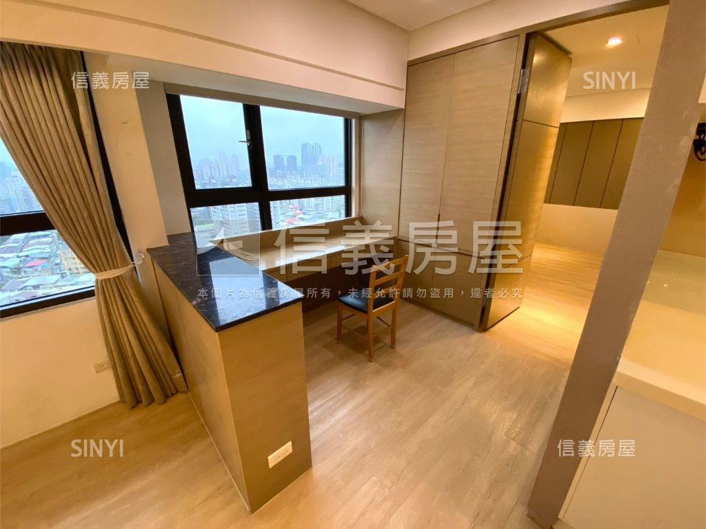 專任美河市高樓景觀三房房屋室內格局與周邊環境