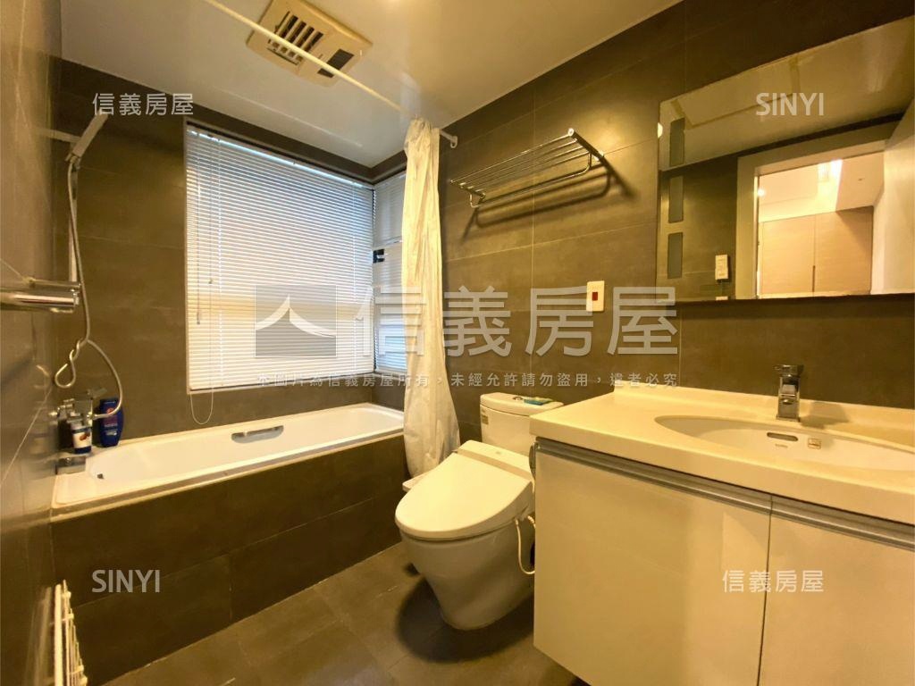 專任美河市高樓景觀三房房屋室內格局與周邊環境