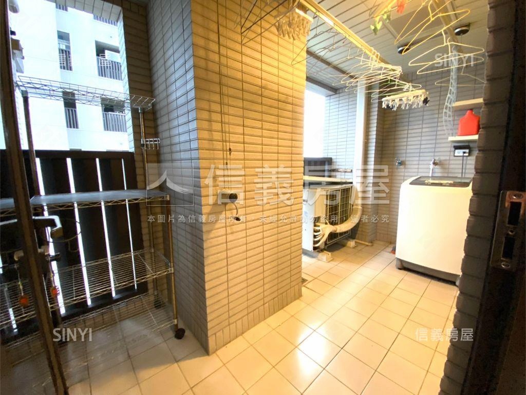 專任美河市高樓景觀三房房屋室內格局與周邊環境