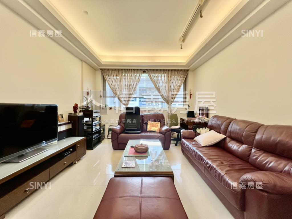 中央六街邊間美四房雙車位房屋室內格局與周邊環境