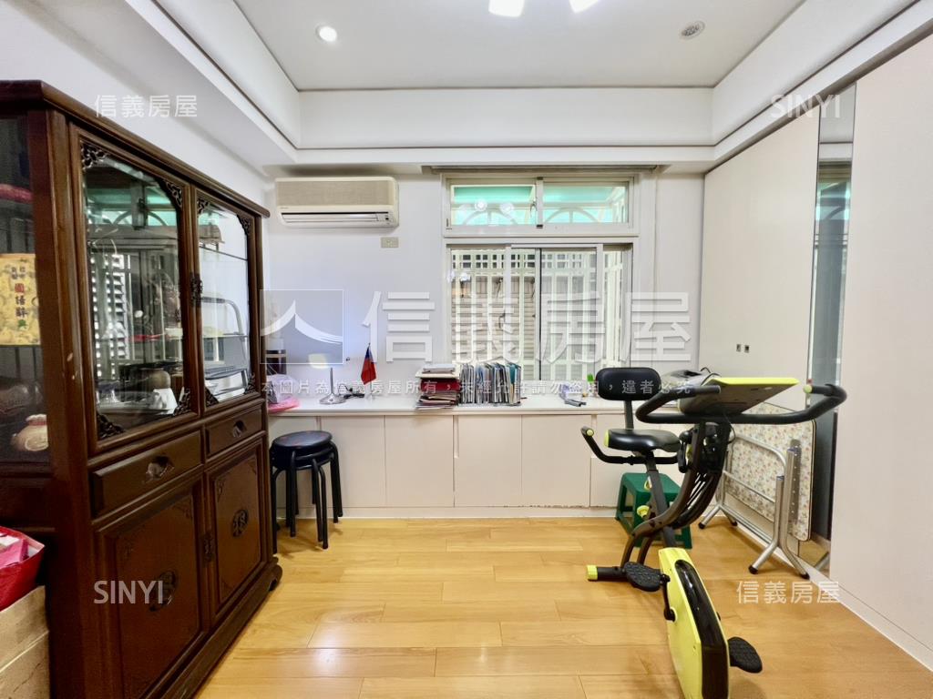 中央六街邊間美四房雙車位房屋室內格局與周邊環境