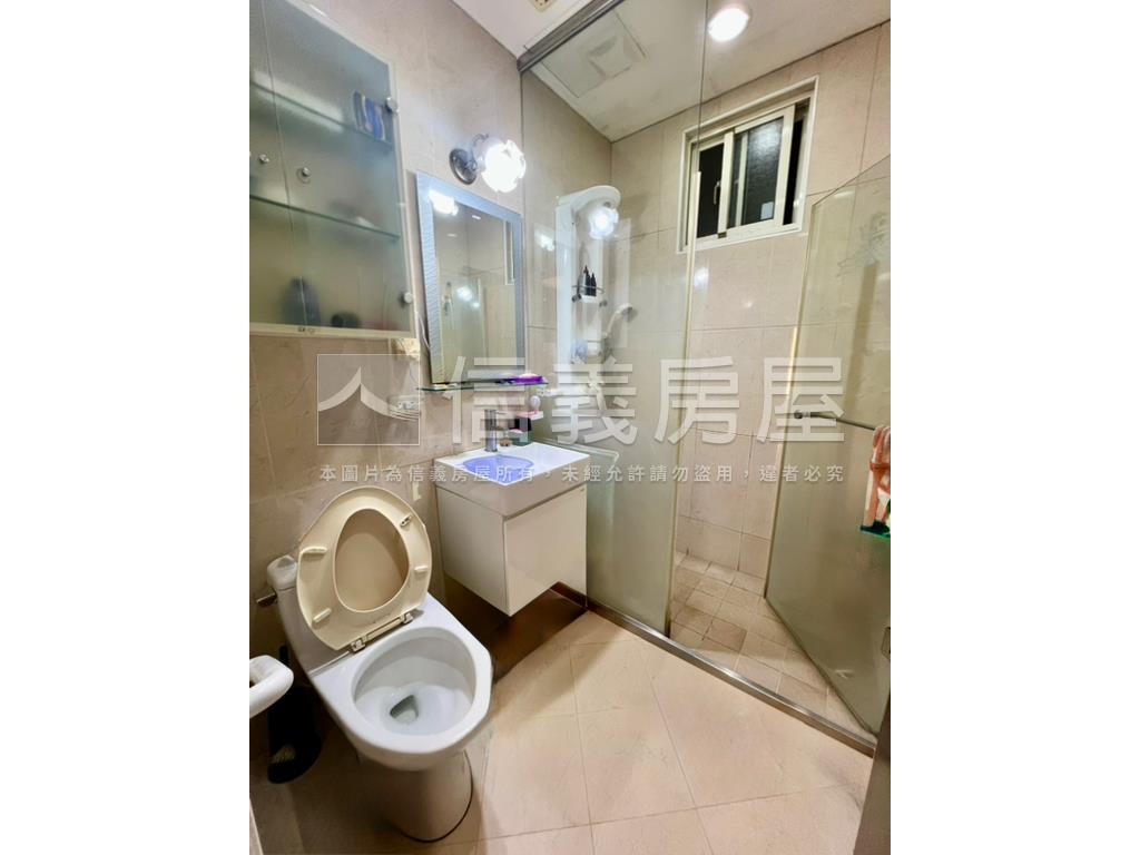 中央六街邊間美四房雙車位房屋室內格局與周邊環境