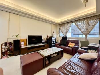 中央六街邊間美四房雙車位