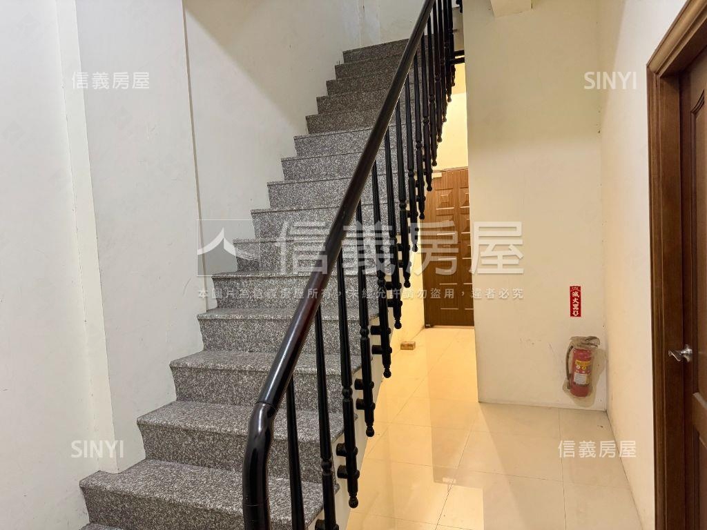 南應大走路到７１１收租寶房屋室內格局與周邊環境