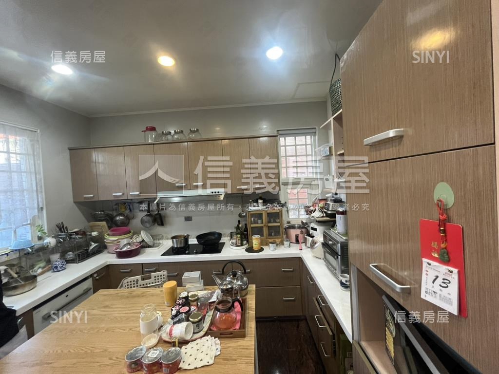 遠眺山脈田園風光美麗透天房屋室內格局與周邊環境