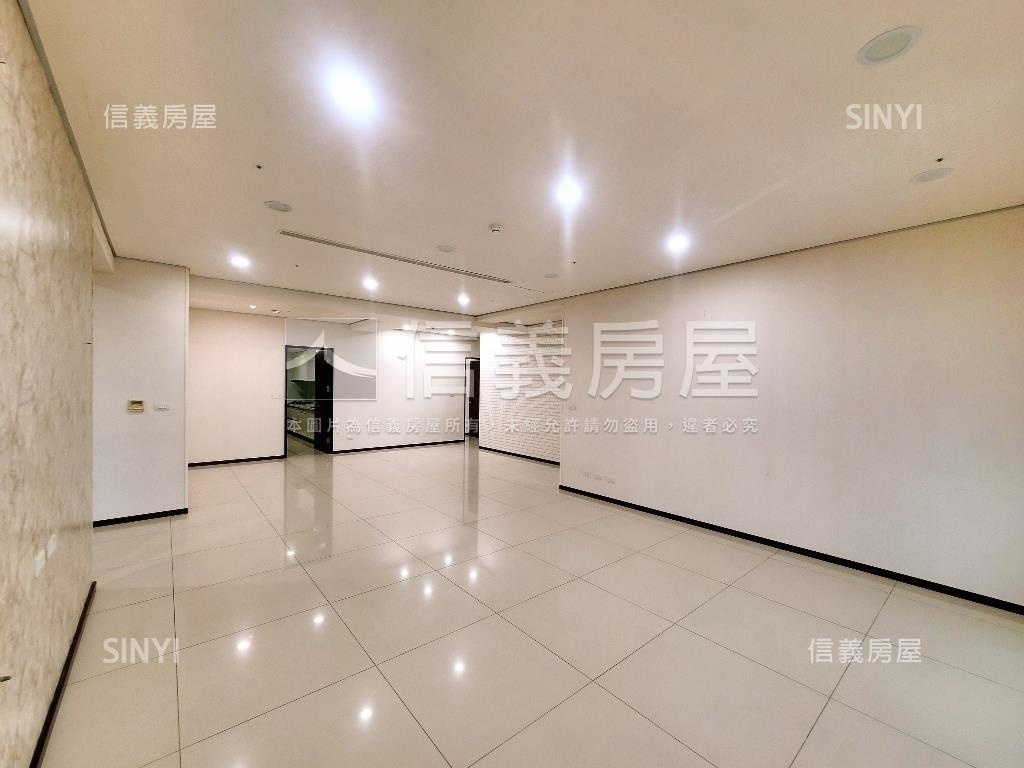 Ｗ１豪景美居三車位房屋室內格局與周邊環境