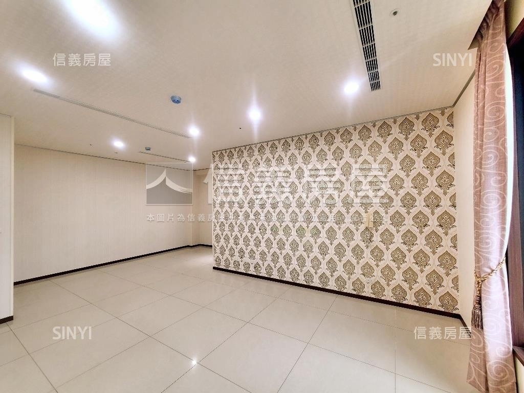 Ｗ１豪景美居三車位房屋室內格局與周邊環境