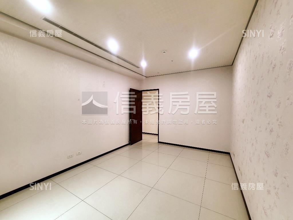 Ｗ１豪景美居三車位房屋室內格局與周邊環境