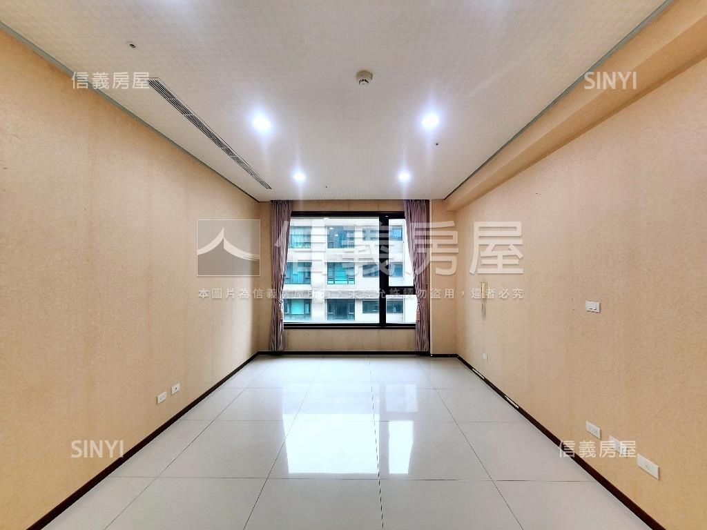 Ｗ１豪景美居三車位房屋室內格局與周邊環境