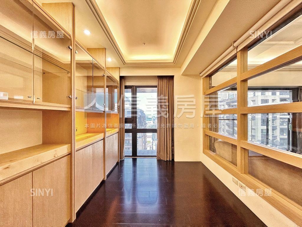 新富邑歐式高樓車位房屋室內格局與周邊環境