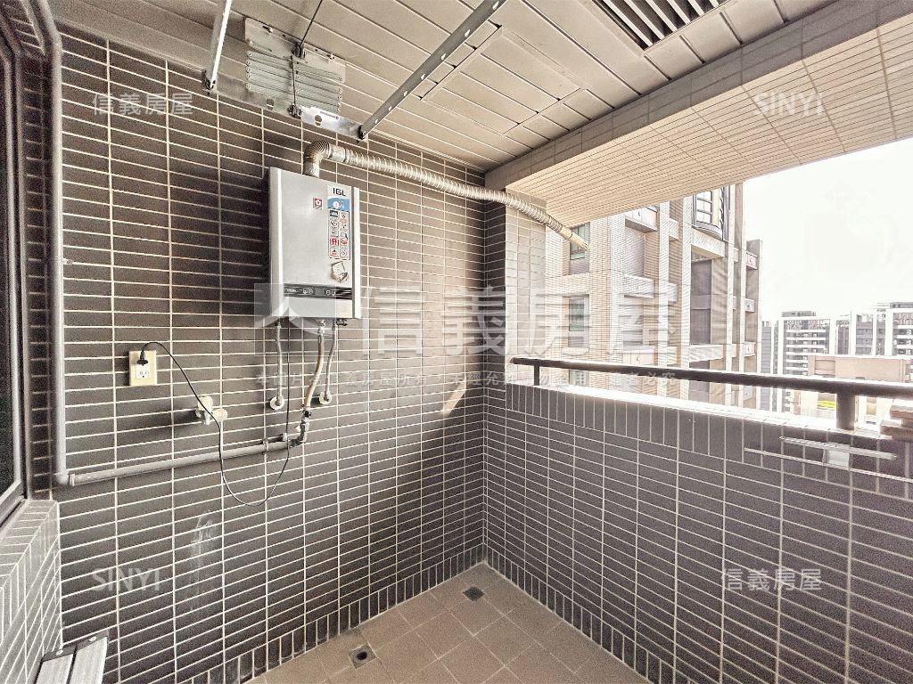 新富邑歐式高樓車位房屋室內格局與周邊環境