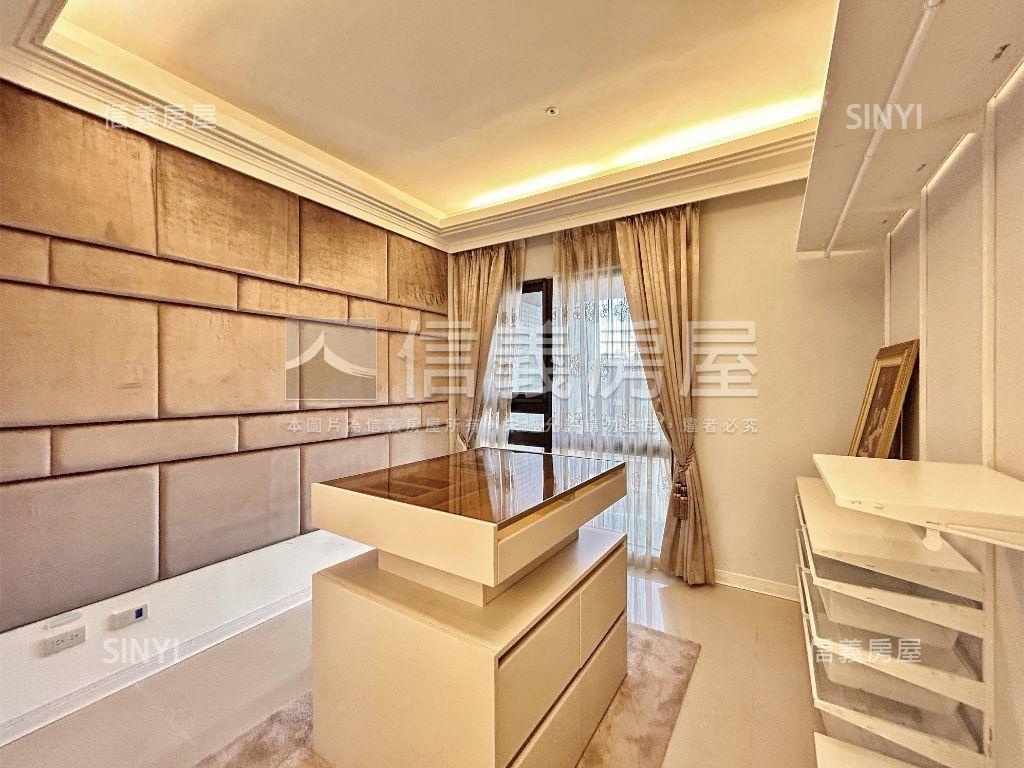 新富邑歐式高樓車位房屋室內格局與周邊環境