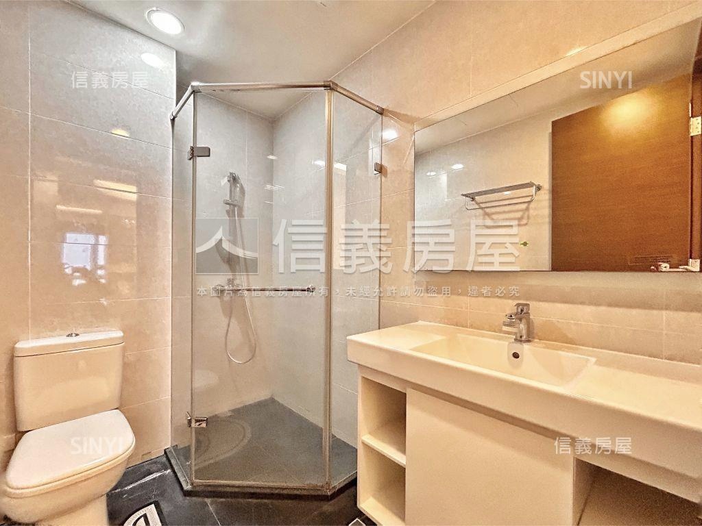 新富邑歐式高樓車位房屋室內格局與周邊環境