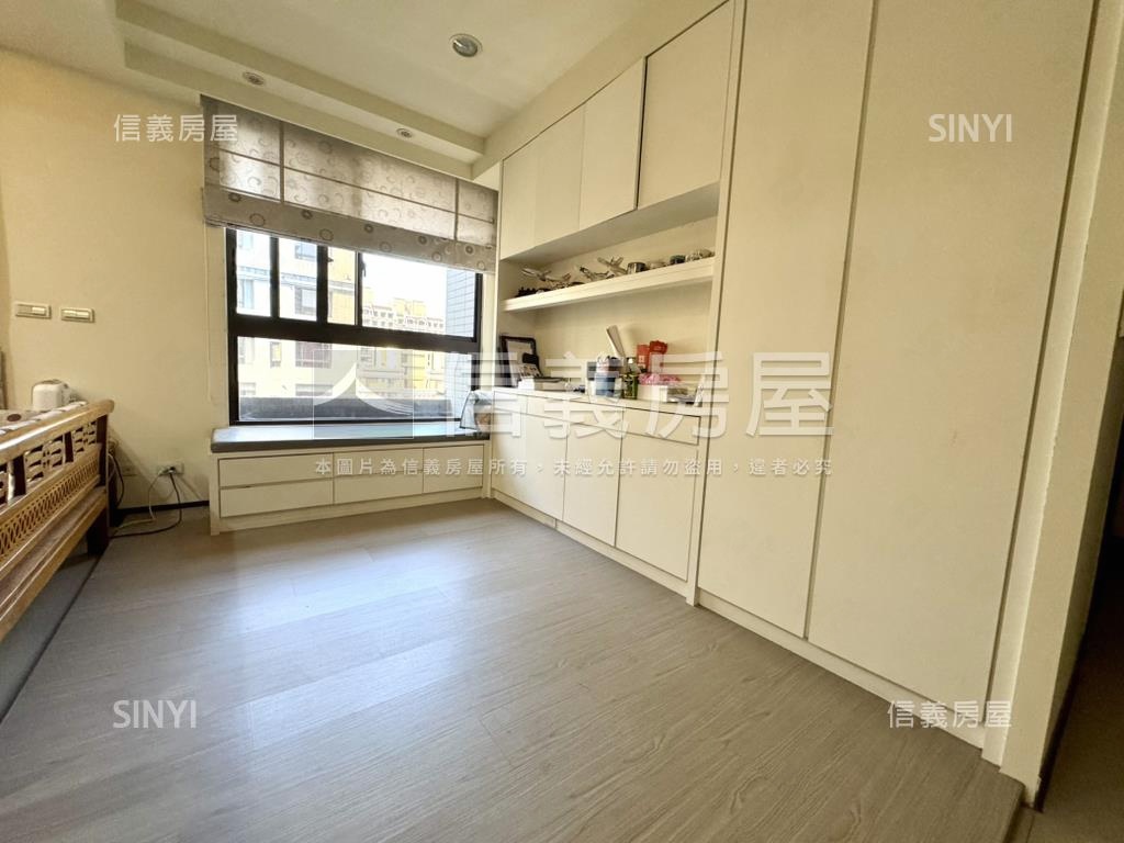 御璽高樓３＋１有車位房屋室內格局與周邊環境