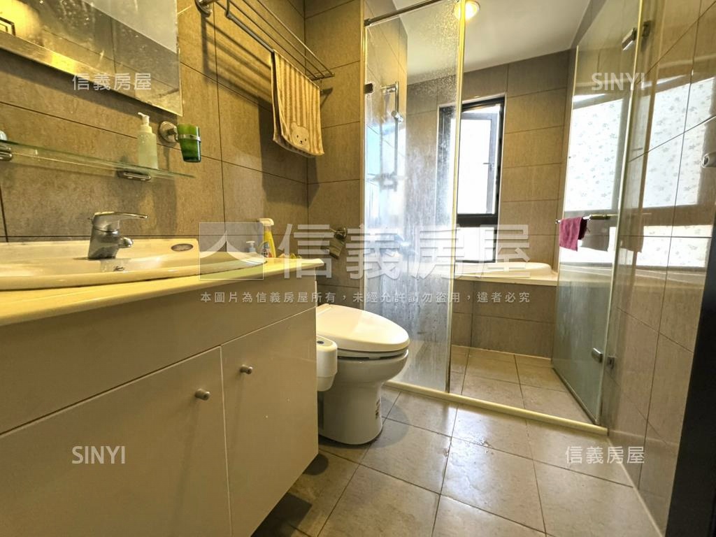 御璽高樓３＋１有車位房屋室內格局與周邊環境