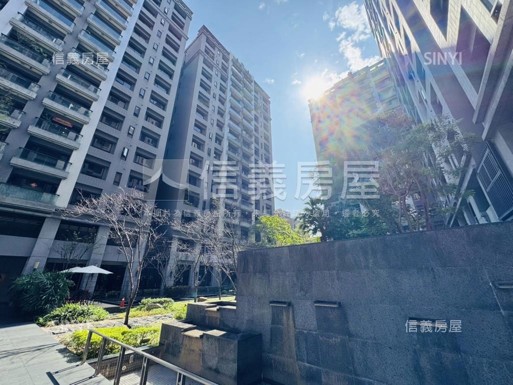 御璽高樓３＋１有車位房屋室內格局與周邊環境