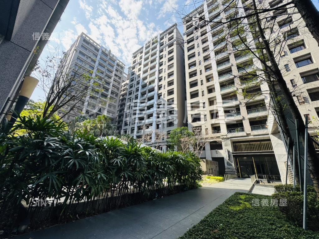 御璽高樓３＋１有車位房屋室內格局與周邊環境