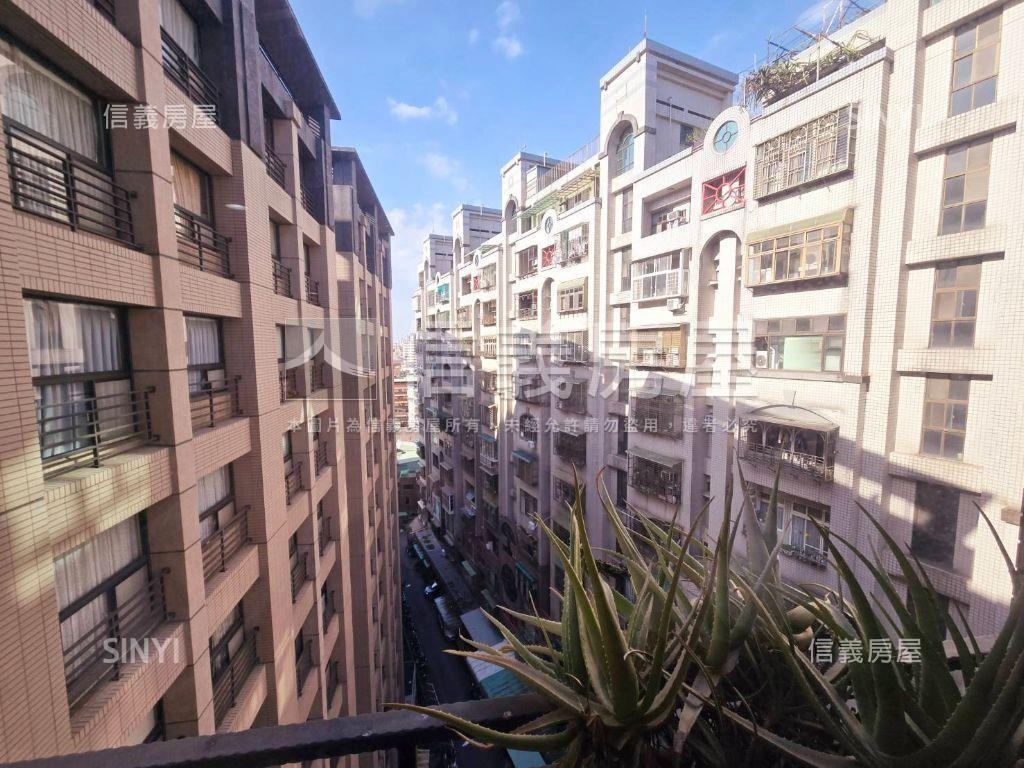 近海山高中。邊間景觀佳房屋室內格局與周邊環境