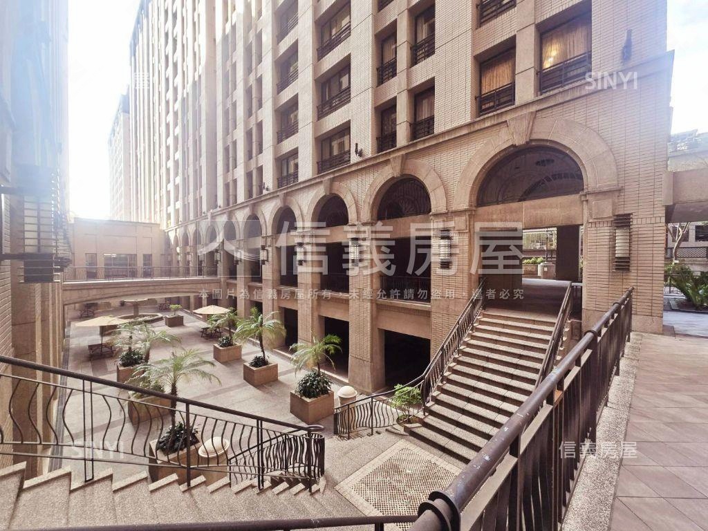 近海山高中。邊間景觀佳房屋室內格局與周邊環境